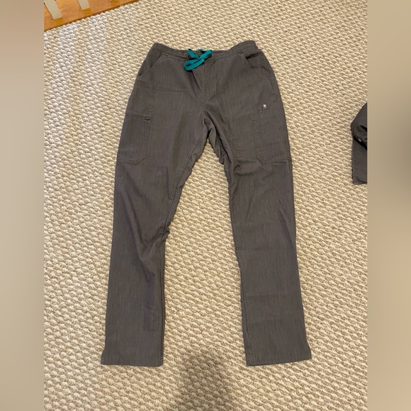 Figs Graphite Scrub Set - Picture 4 of 4